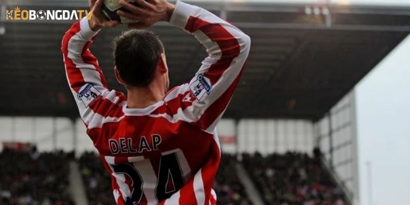 Cách đặt cược kèo ném biên tài/ xỉu bạn nên biết